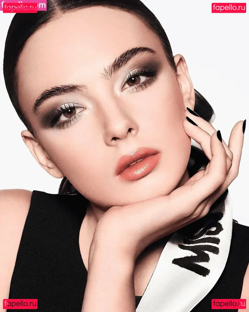 Deva Cassel Onlyfans Photo Gallery 