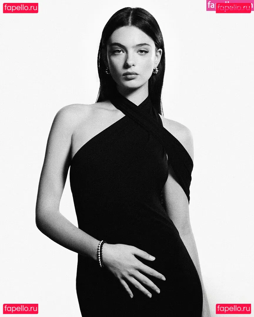 Deva Cassel Onlyfans Photo Gallery 