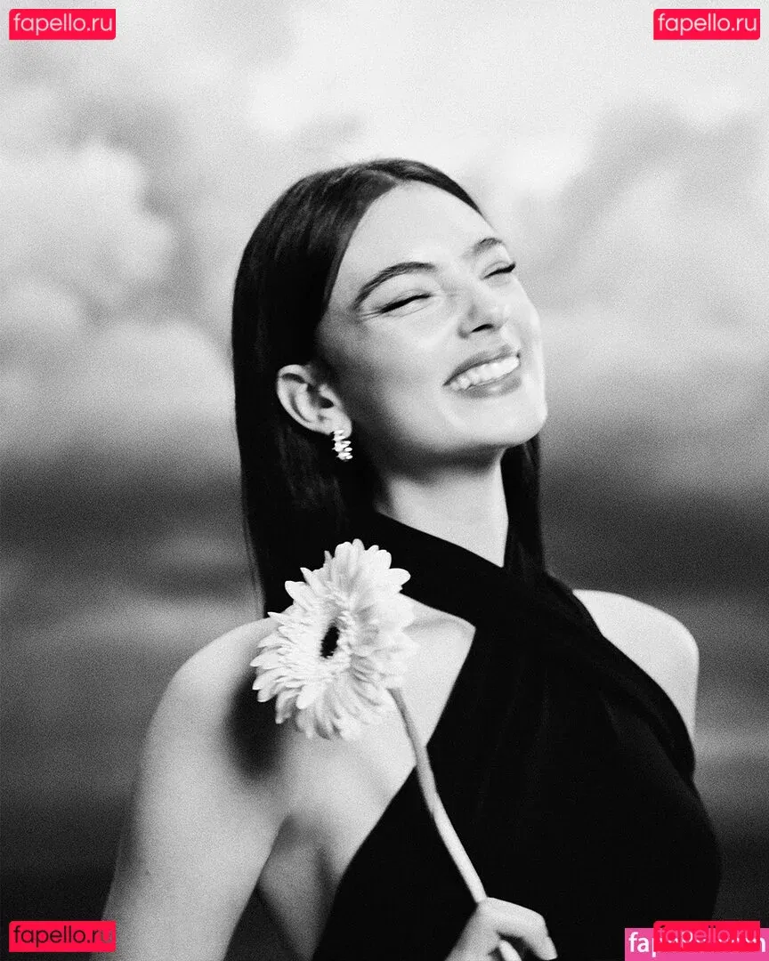 Deva Cassel Onlyfans Photo Gallery 