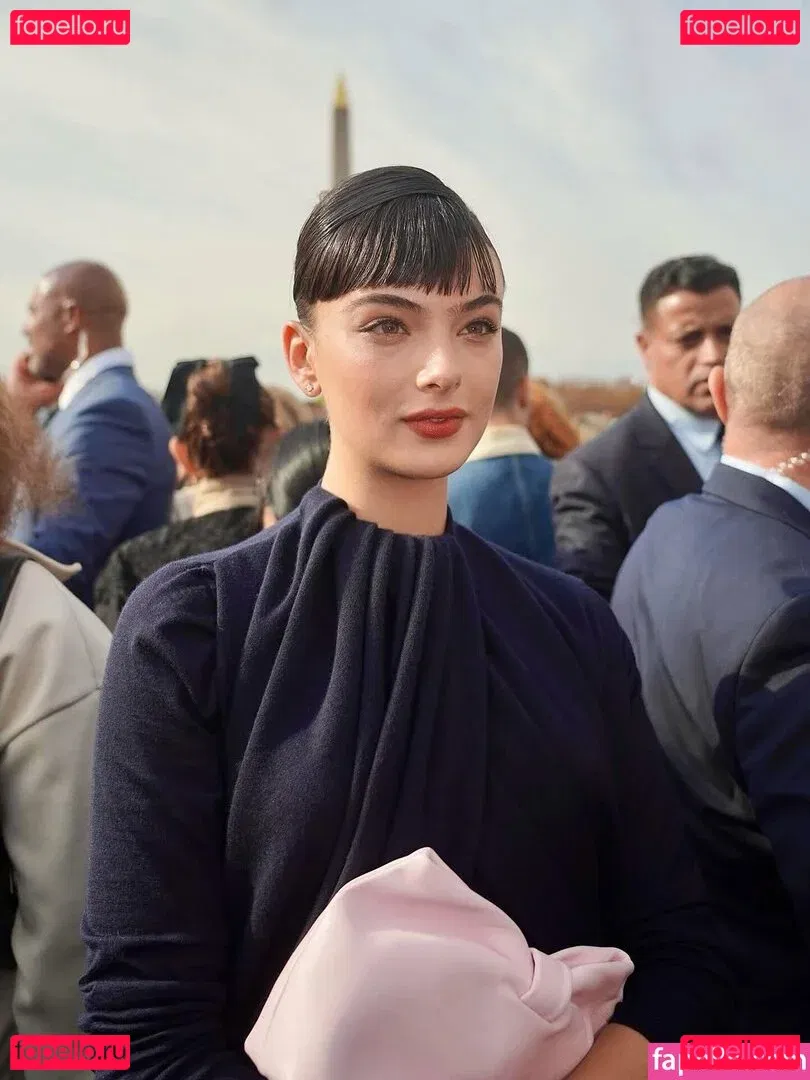 Deva Cassel Onlyfans Photo Gallery 