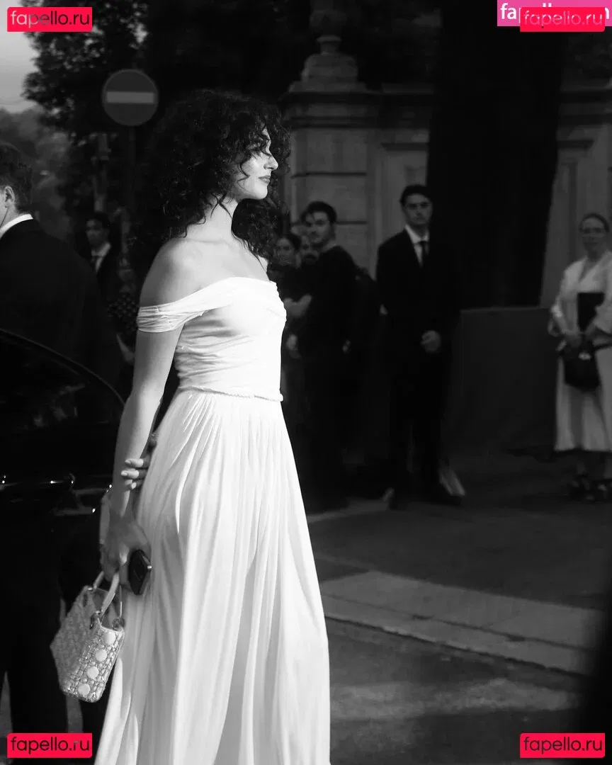 Deva Cassel Onlyfans Photo Gallery 