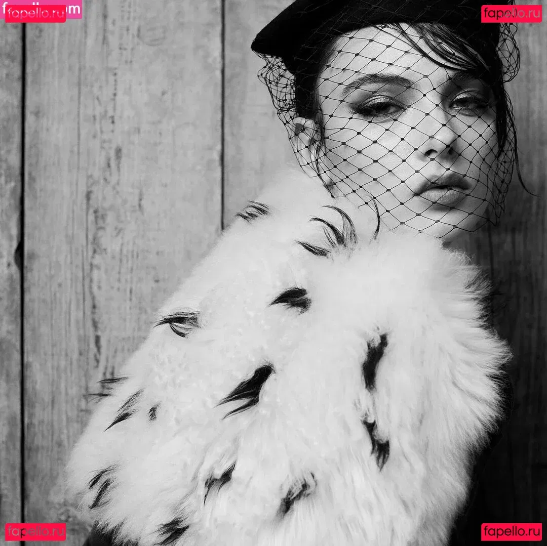 Deva Cassel Onlyfans Photo Gallery 