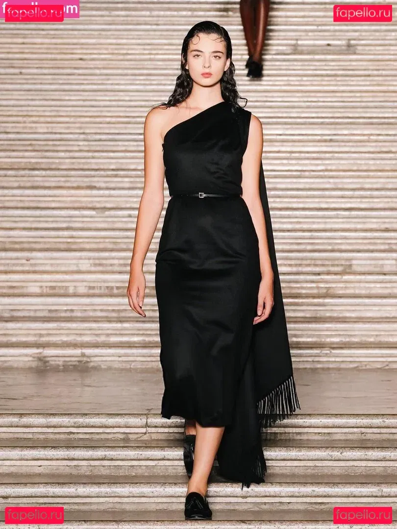 Deva Cassel Onlyfans Photo Gallery 