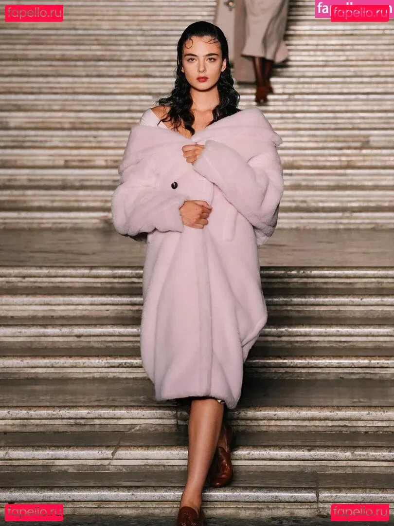 Deva Cassel Onlyfans Photo Gallery 