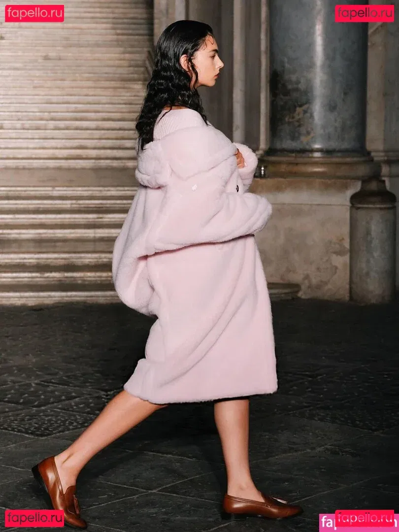 Deva Cassel Onlyfans Photo Gallery 