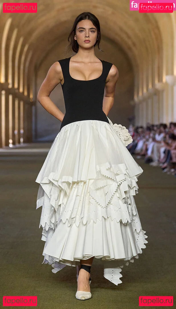 Deva Cassel Onlyfans Photo Gallery 