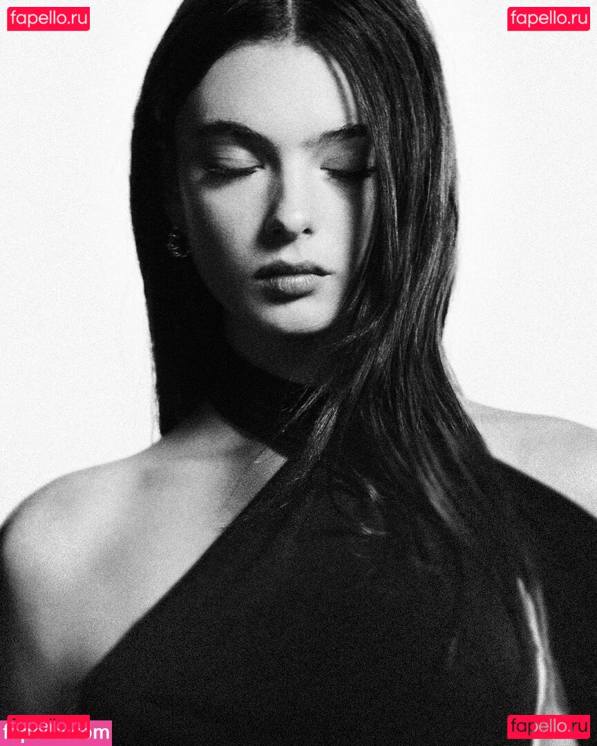 Deva Cassel Onlyfans Photo Gallery 