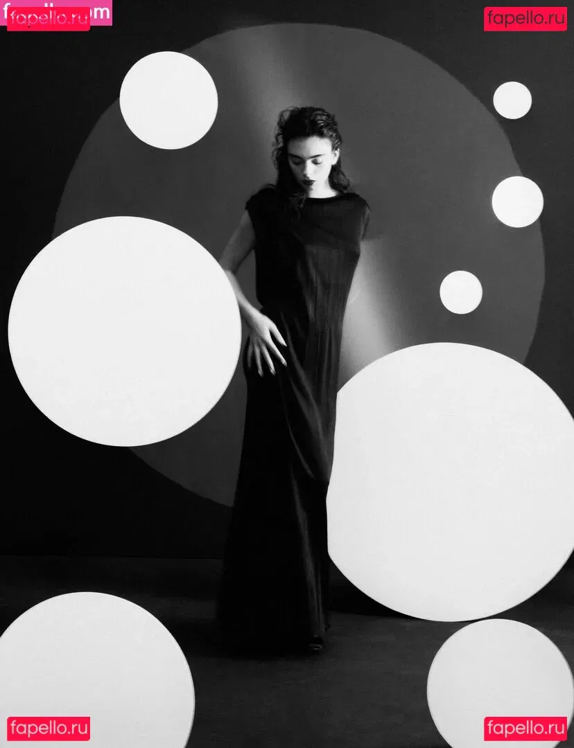 Deva Cassel Onlyfans Photo Gallery 