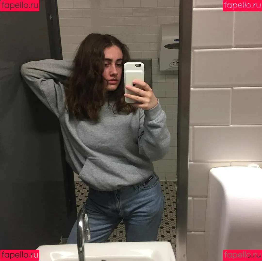 Rachel Sennott Onlyfans Photo Gallery 