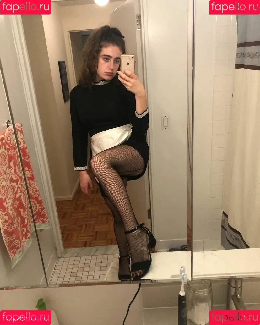 Rachel Sennott Onlyfans Photo Gallery 
