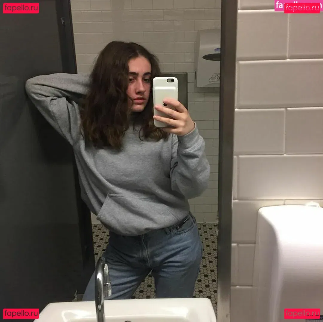 Rachel Sennott Onlyfans Photo Gallery 