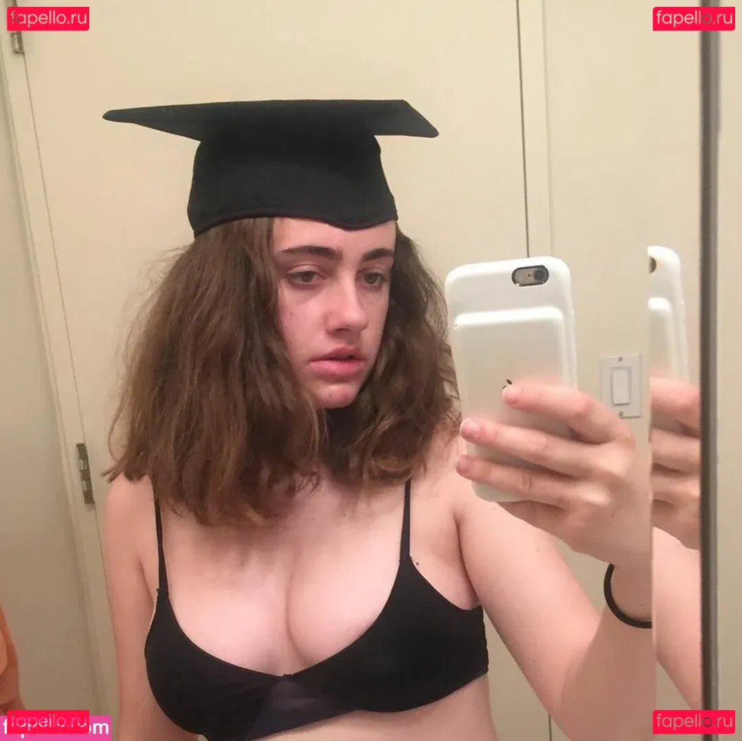 Rachel Sennott Onlyfans Photo Gallery 