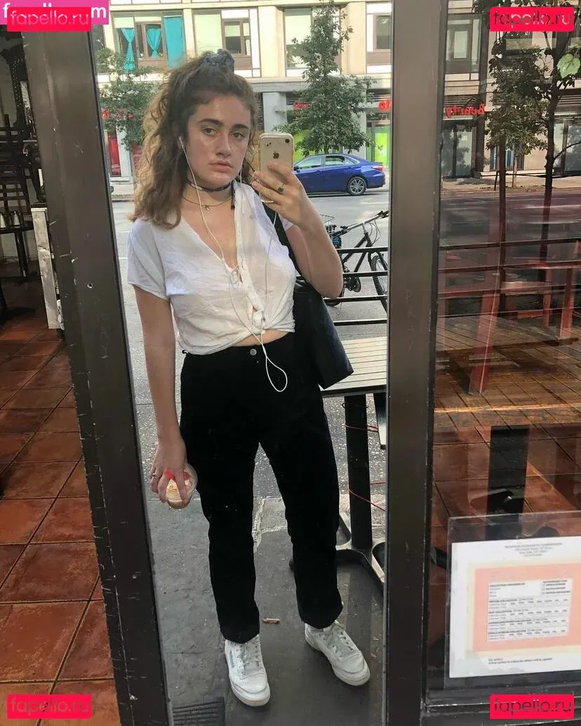 Rachel Sennott Onlyfans Photo Gallery 