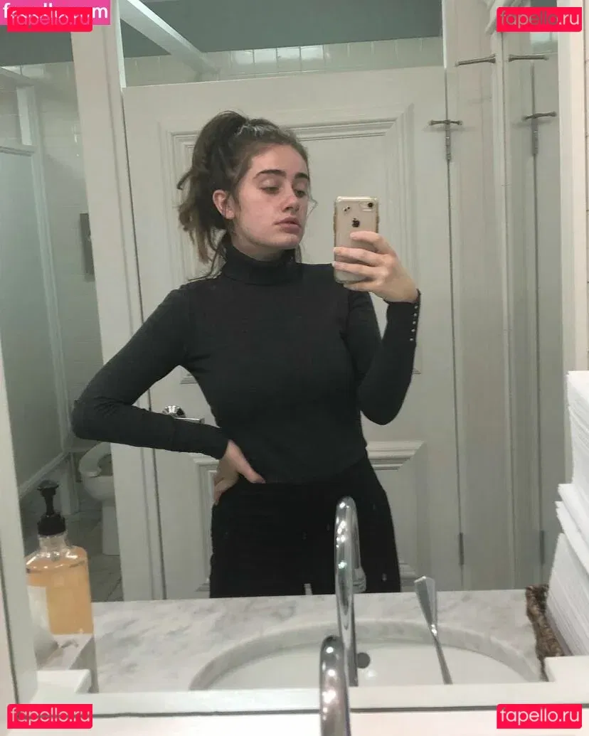 Rachel Sennott Onlyfans Photo Gallery 