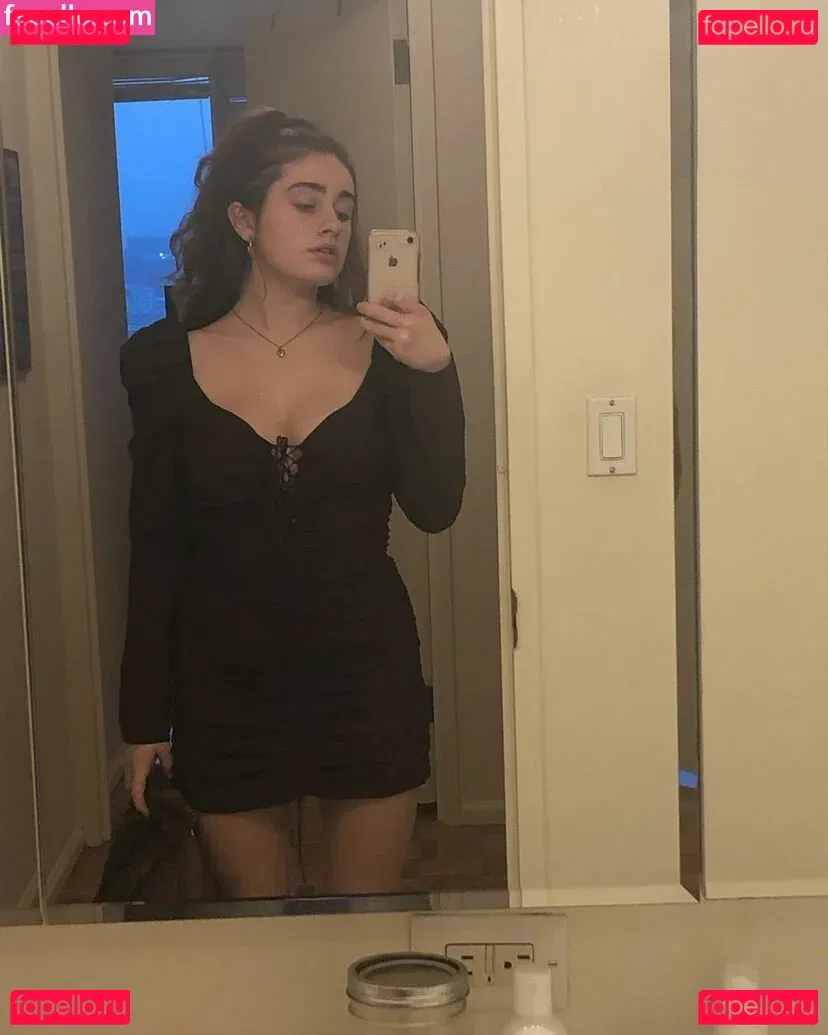 Rachel Sennott Onlyfans Photo Gallery 