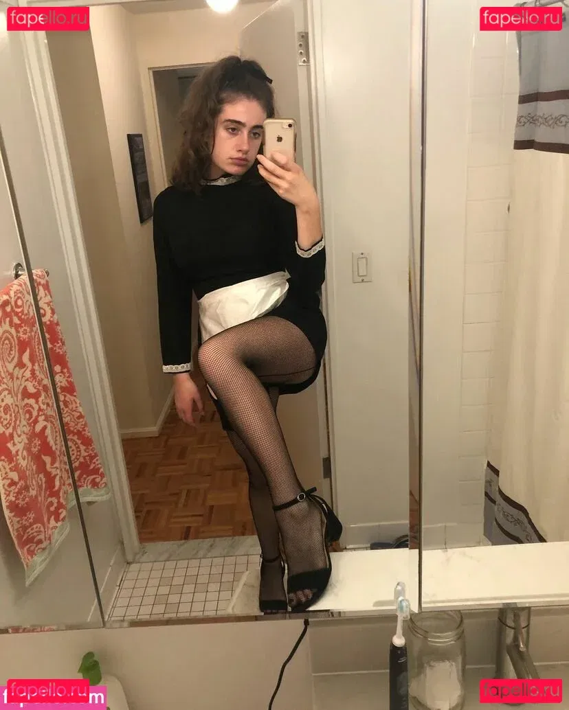 Rachel Sennott Onlyfans Photo Gallery 