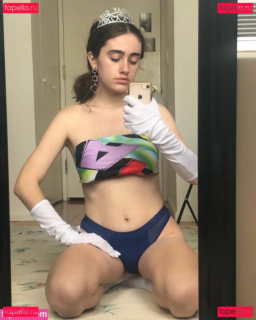 Rachel Sennott Onlyfans Photo Gallery 