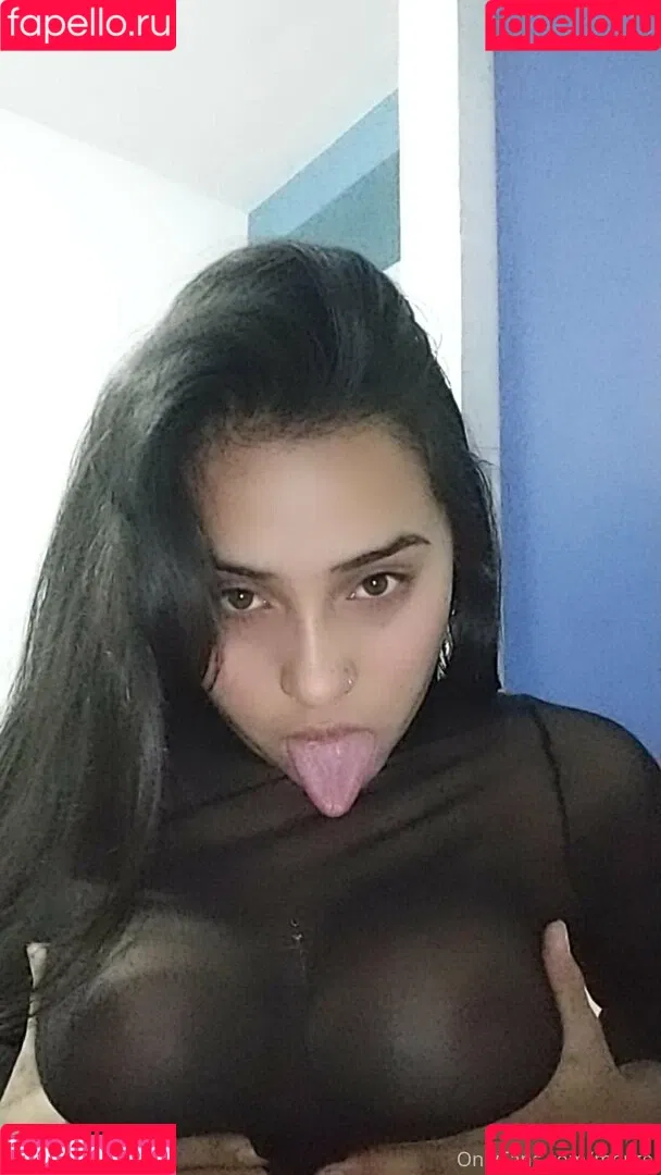 yiyisweetcousin Onlyfans Photo Gallery 
