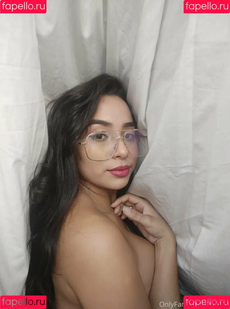 yiyisweetcousin Onlyfans Photo Gallery 