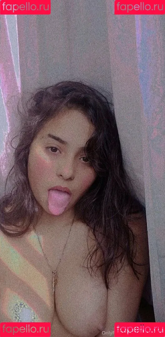 yiyisweetcousin Onlyfans Photo Gallery 