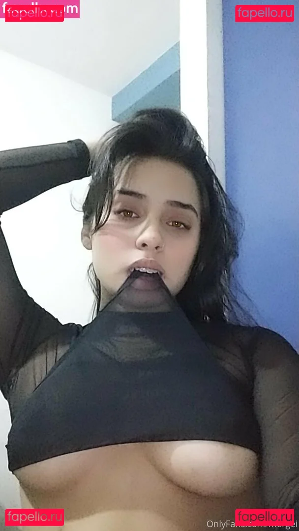 yiyisweetcousin Onlyfans Photo Gallery 