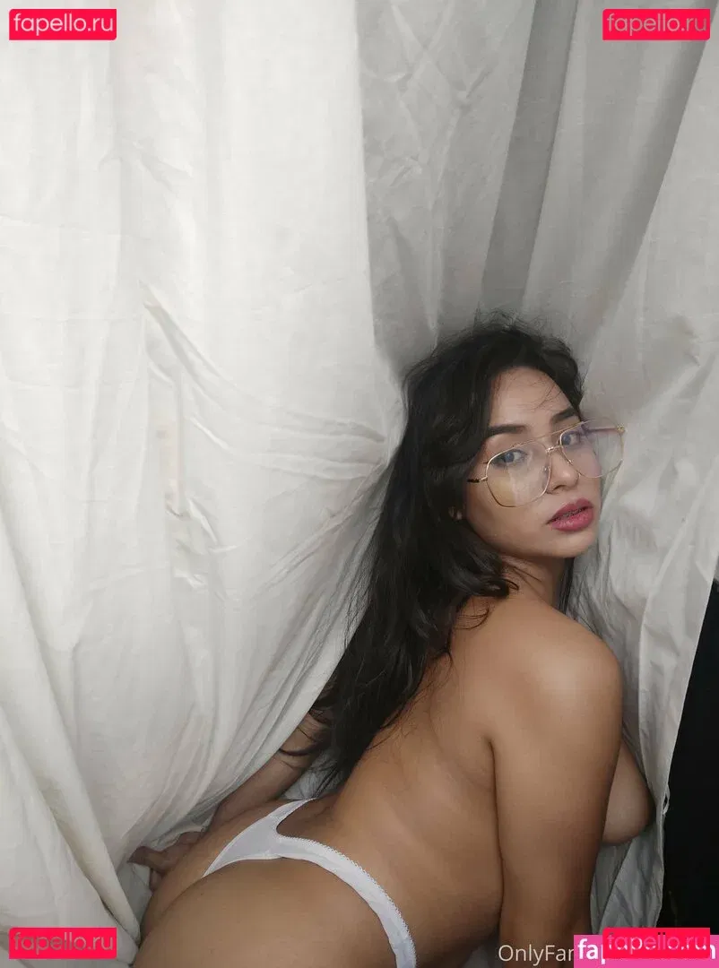 yiyisweetcousin Onlyfans Photo Gallery 