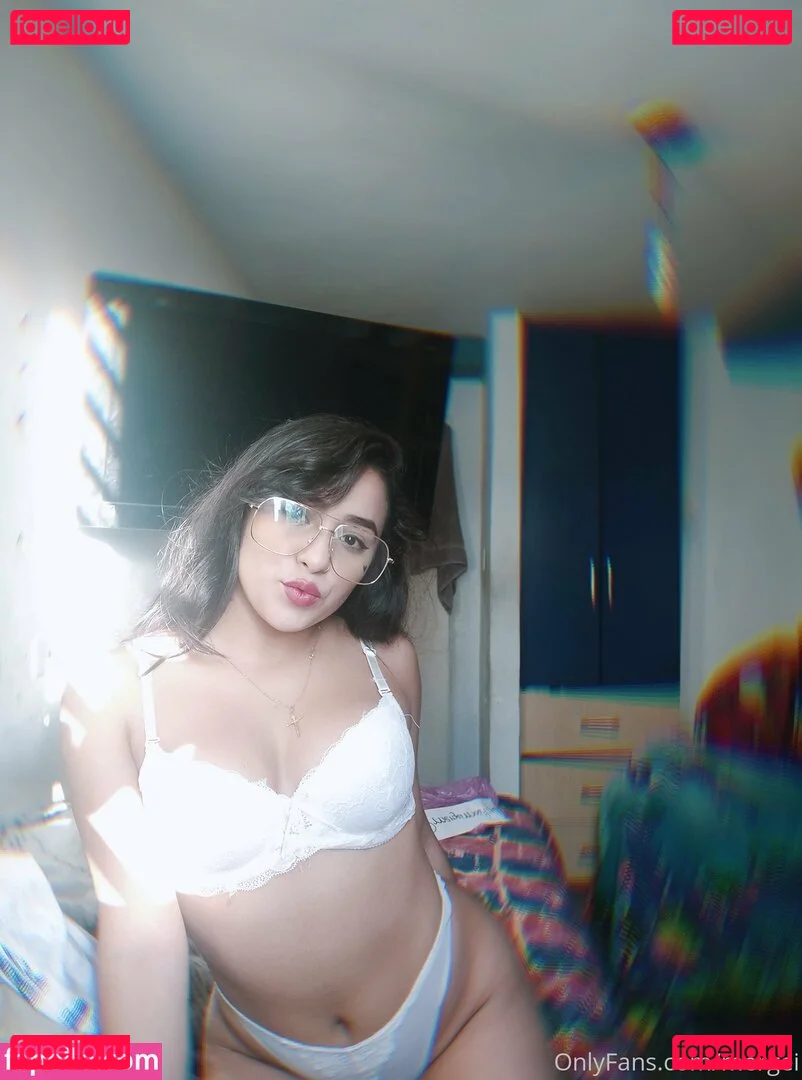 yiyisweetcousin Onlyfans Photo Gallery 