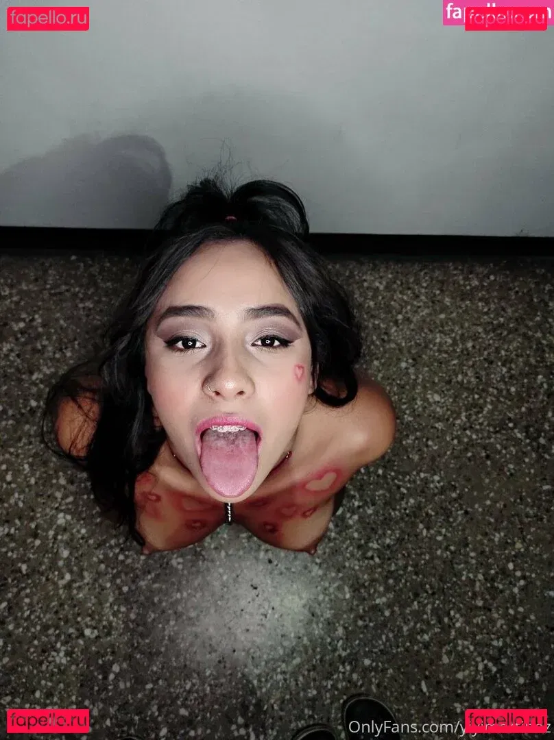 yiyisweetcousin Onlyfans Photo Gallery 