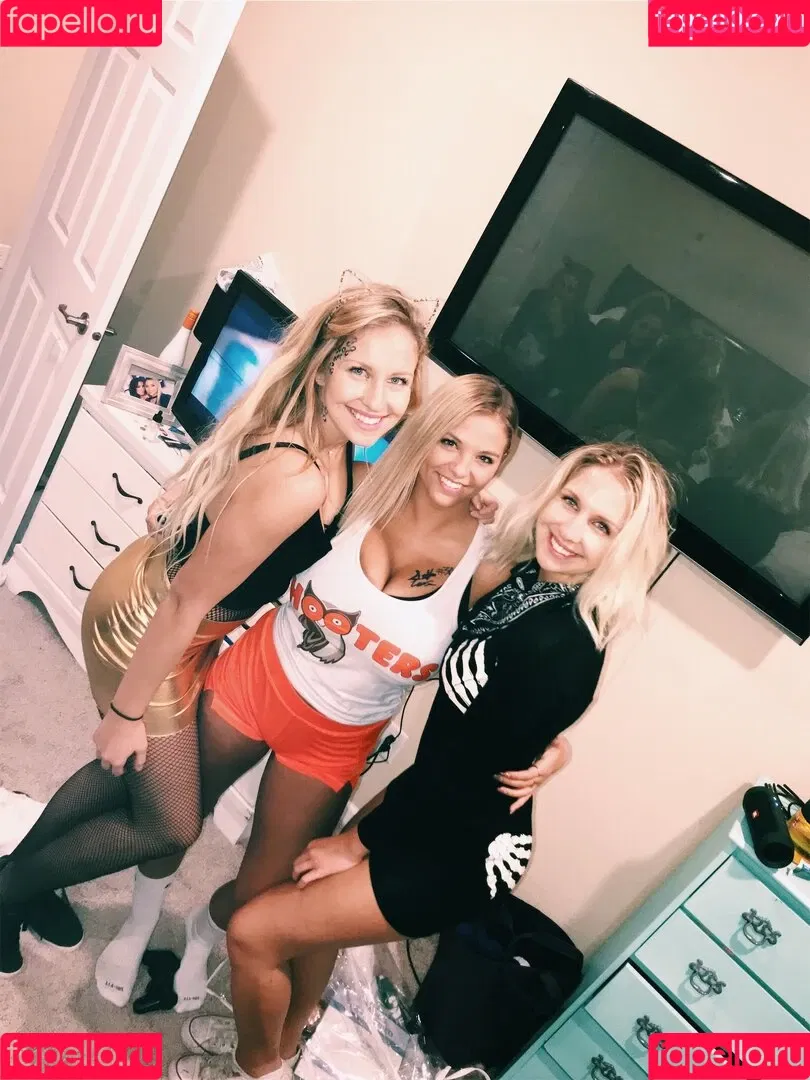 McKenna DeMoe Onlyfans Photo Gallery 