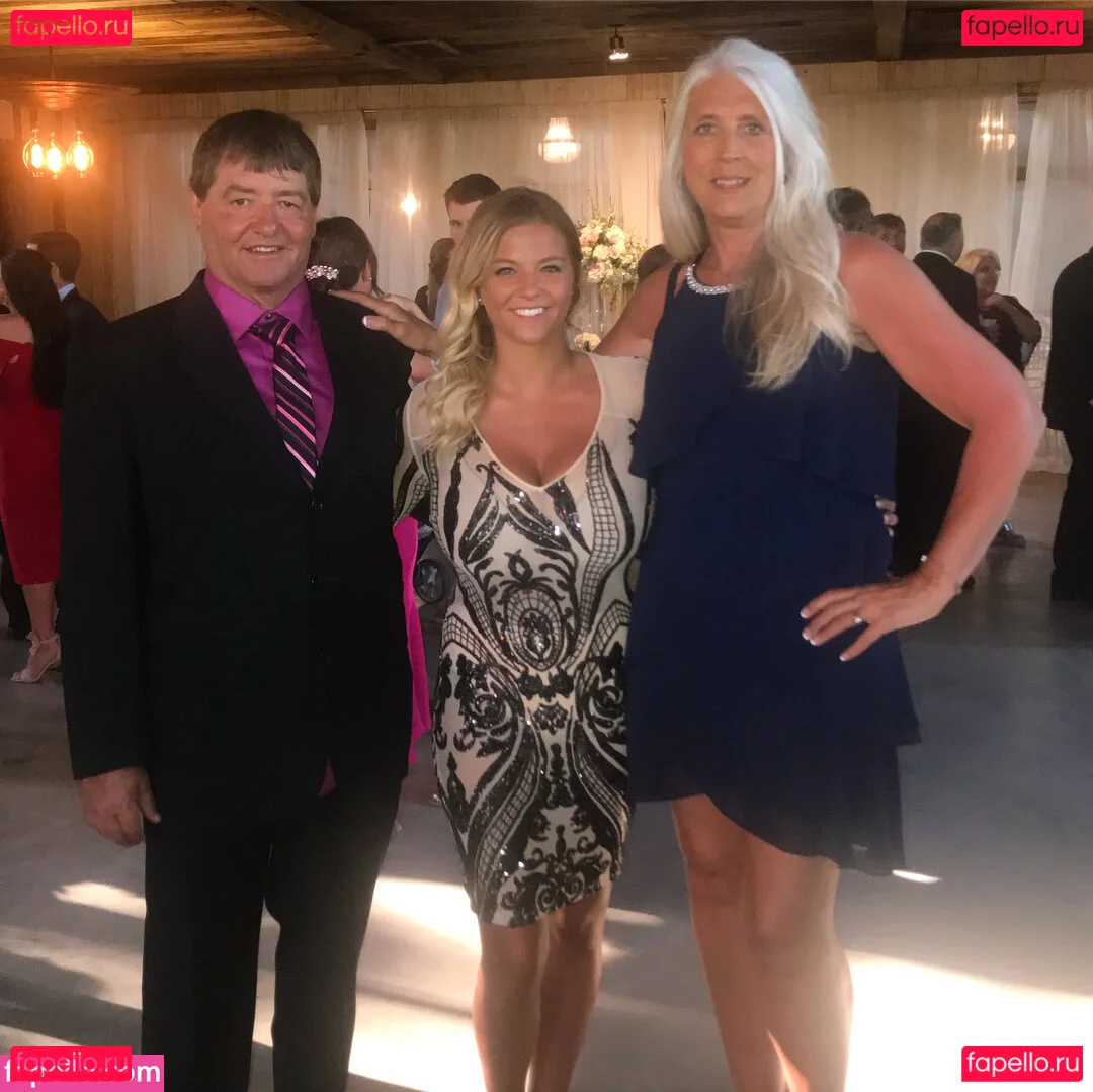 McKenna DeMoe Onlyfans Photo Gallery 