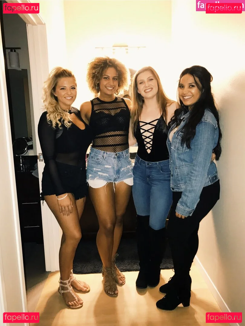 McKenna DeMoe Onlyfans Photo Gallery 