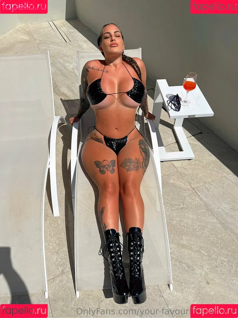 your-favourite-domme Onlyfans Photo Gallery 