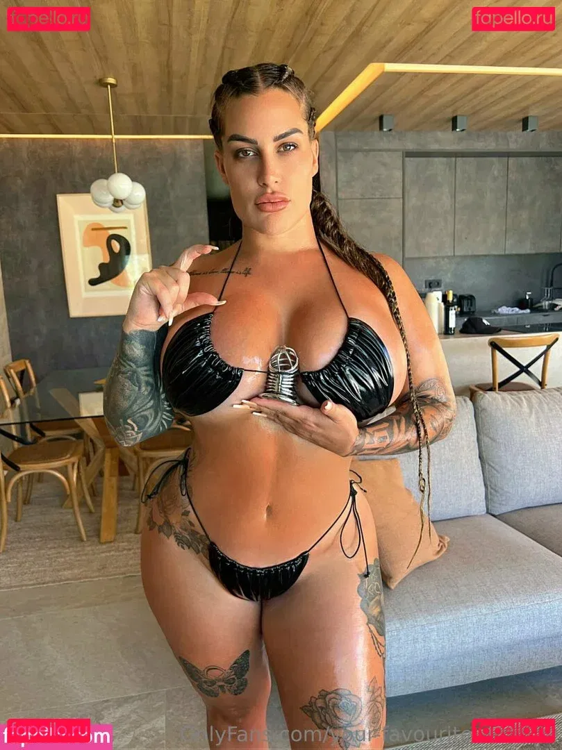 your-favourite-domme Onlyfans Photo Gallery 