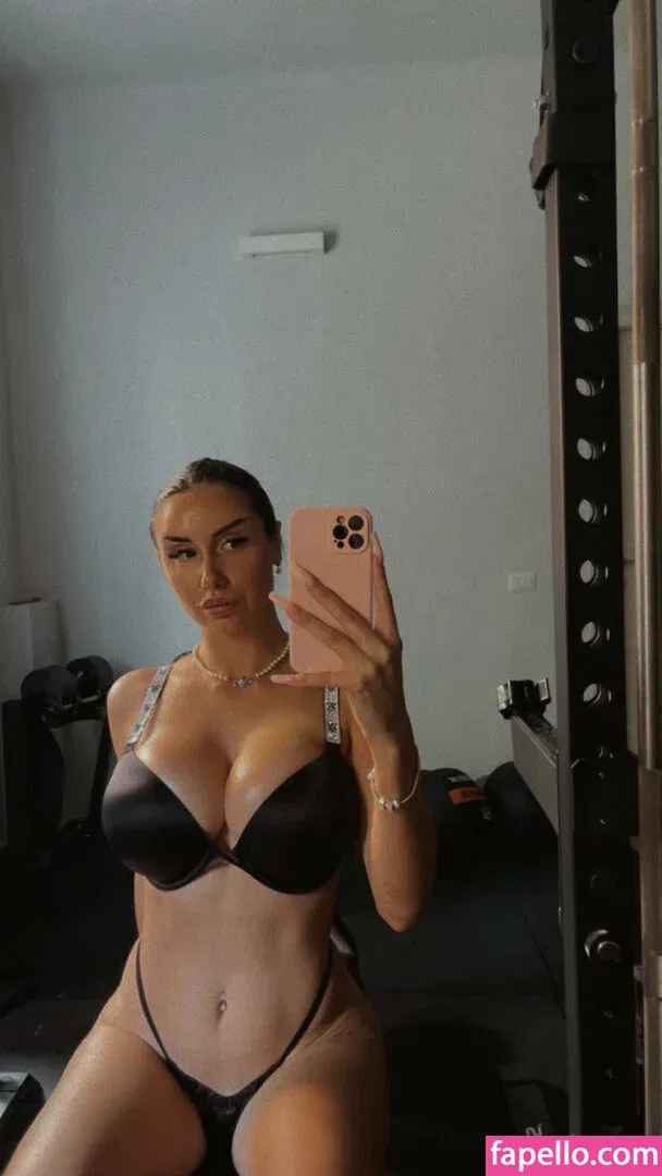 Esmeralda Morichelli Onlyfans Photo Gallery 