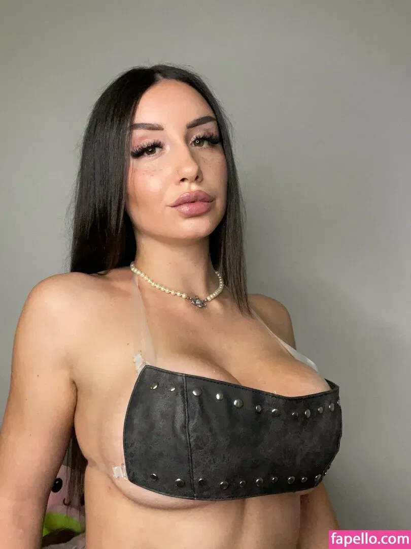 Esmeralda Morichelli Onlyfans Photo Gallery 