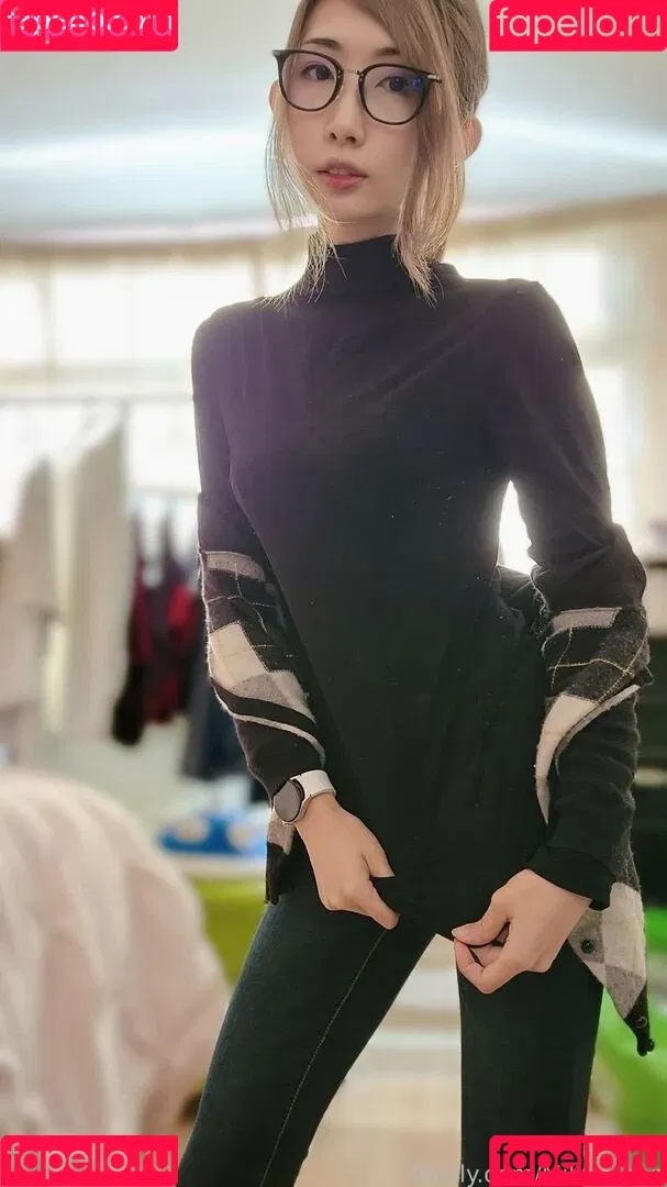 MikanCos Onlyfans Photo Gallery 