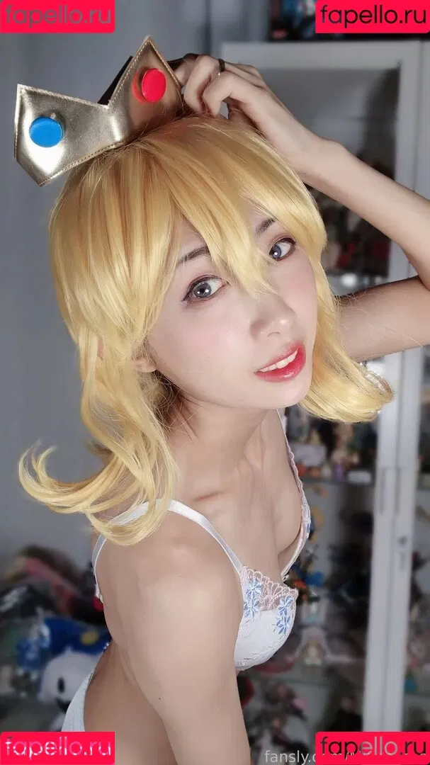 MikanCos Onlyfans Photo Gallery 