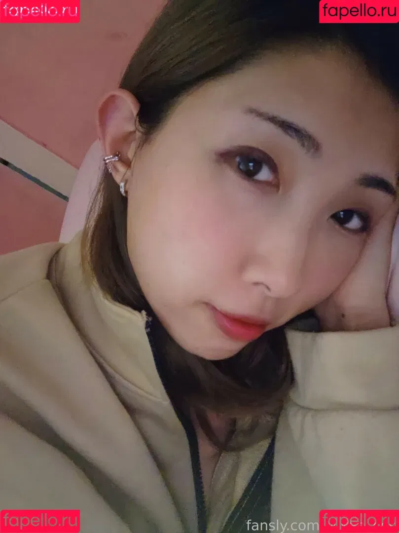 MikanCos Onlyfans Photo Gallery 