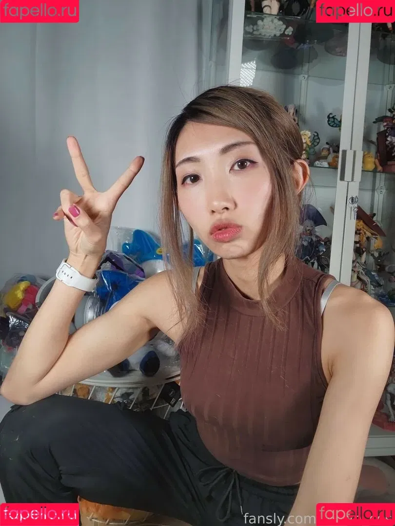 MikanCos Onlyfans Photo Gallery 
