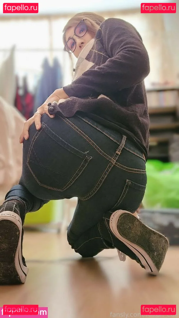 MikanCos Onlyfans Photo Gallery 