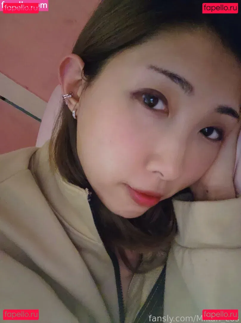 MikanCos Onlyfans Photo Gallery 