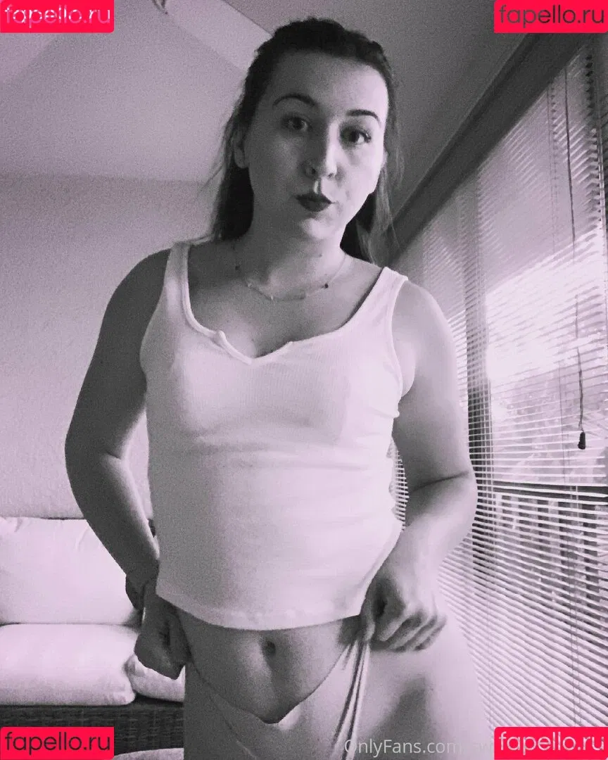 swallowpeaches Onlyfans Photo Gallery 