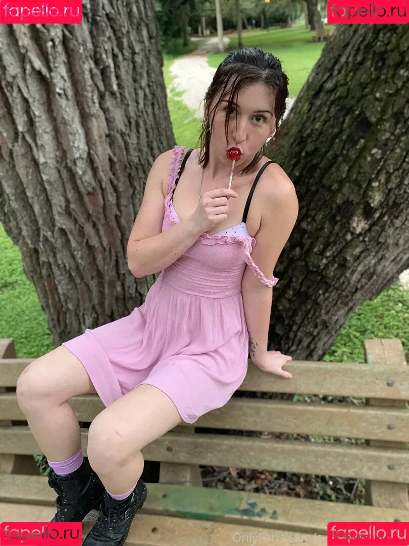 swallowpeaches Onlyfans Photo Gallery 
