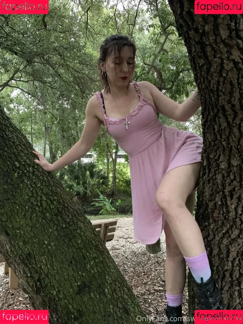 swallowpeaches Onlyfans Photo Gallery 