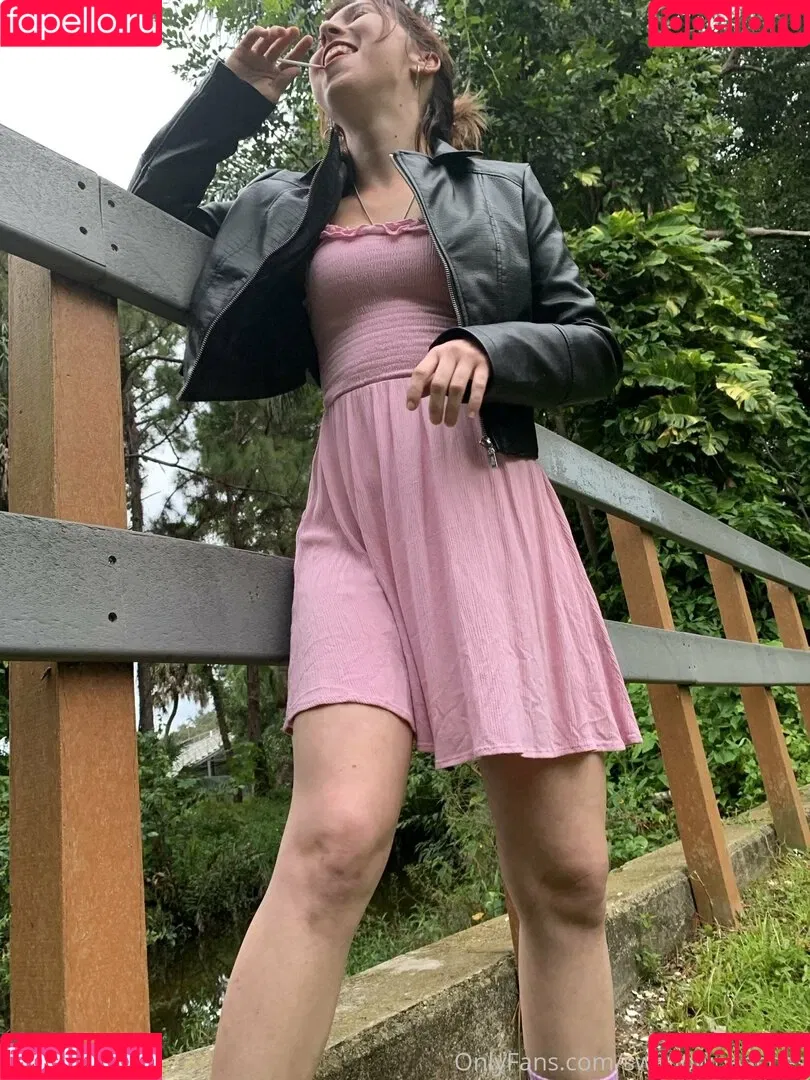 swallowpeaches Onlyfans Photo Gallery 