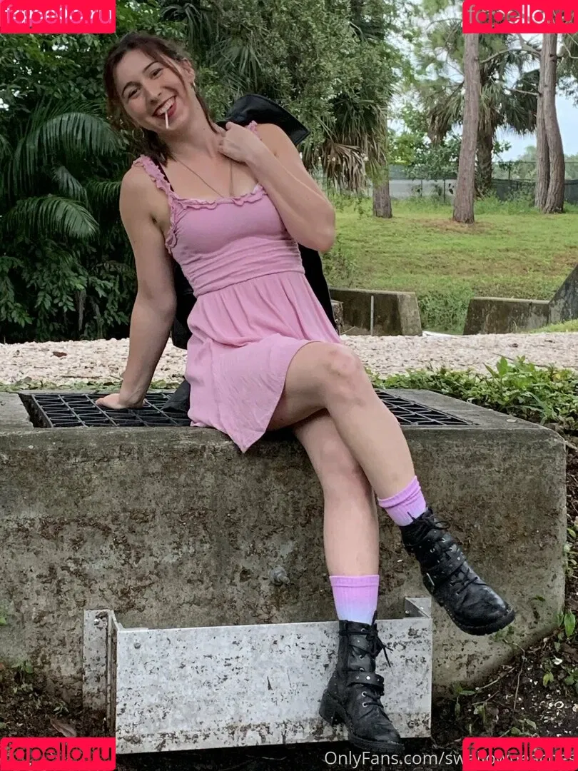 swallowpeaches Onlyfans Photo Gallery 