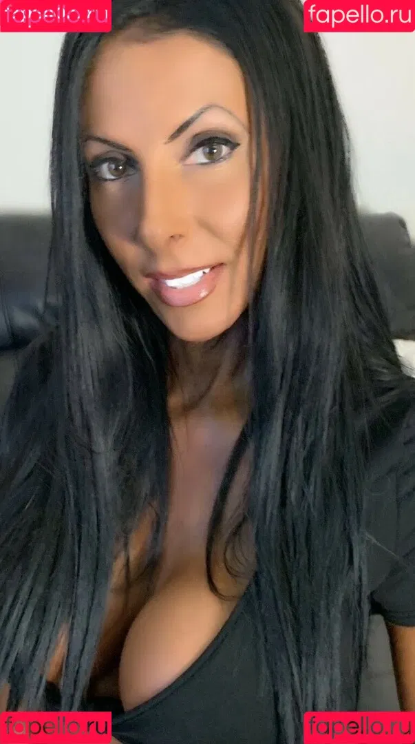 Poppy Thai Onlyfans Photo Gallery 