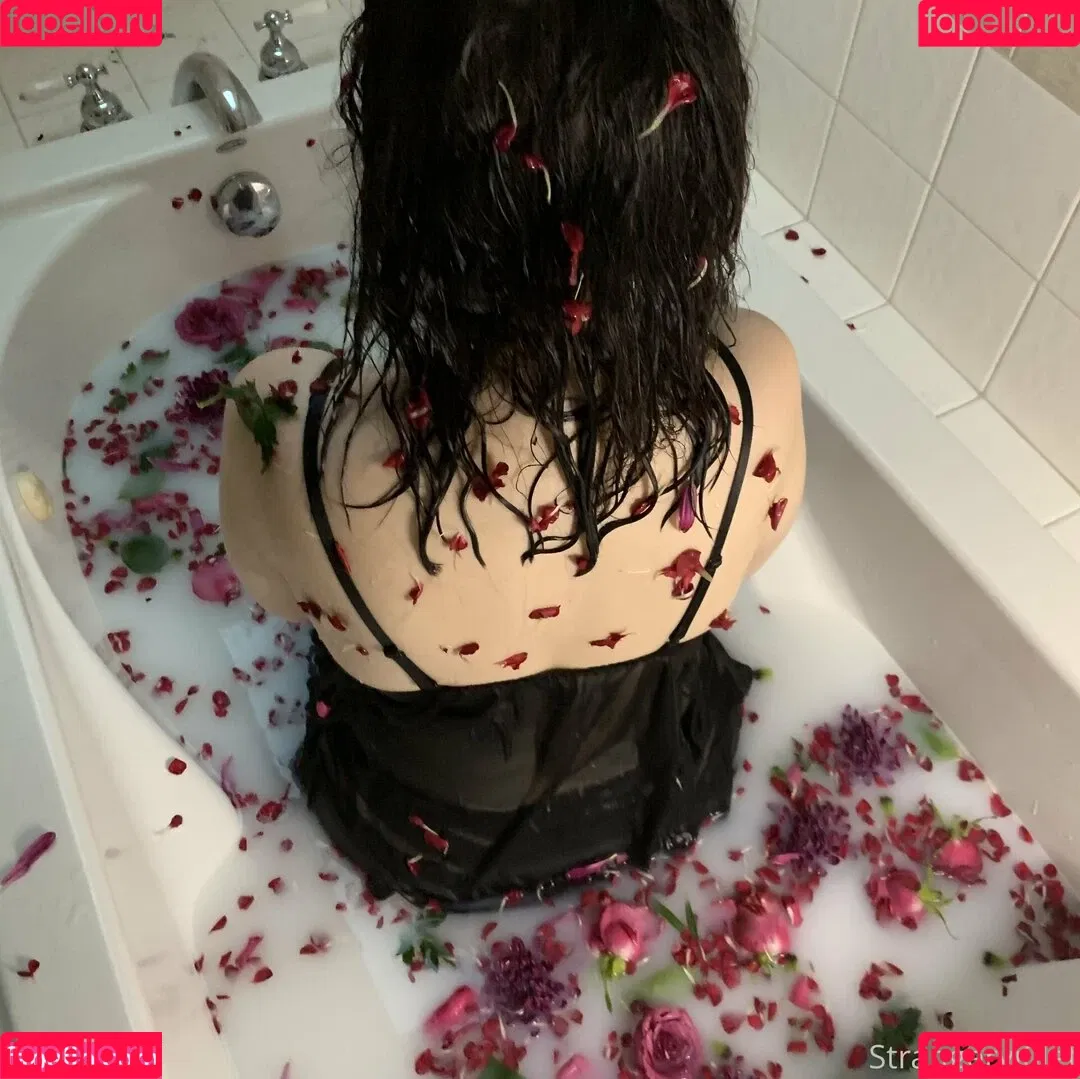 hereliesviolet Onlyfans Photo Gallery 