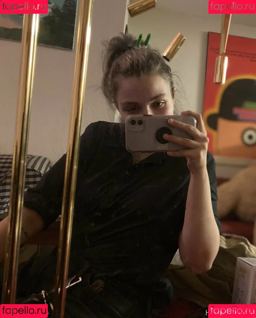 hereliesviolet Onlyfans Photo Gallery 