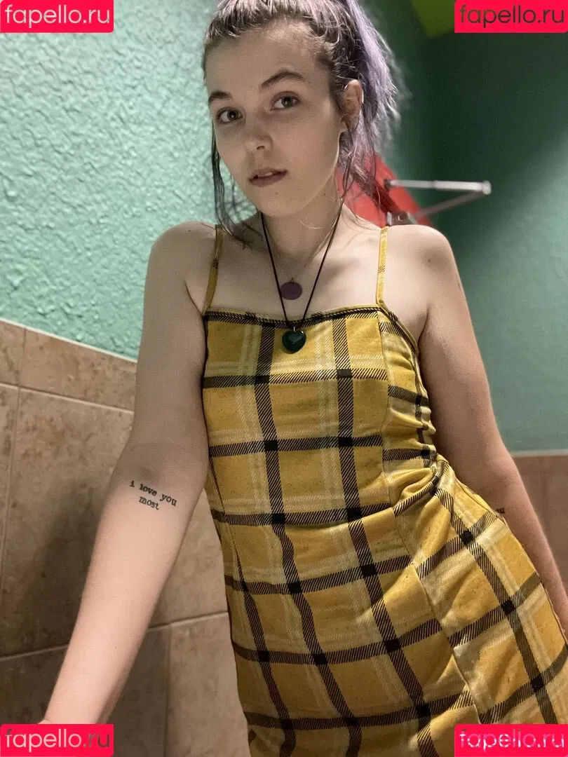 hereliesviolet Onlyfans Photo Gallery 
